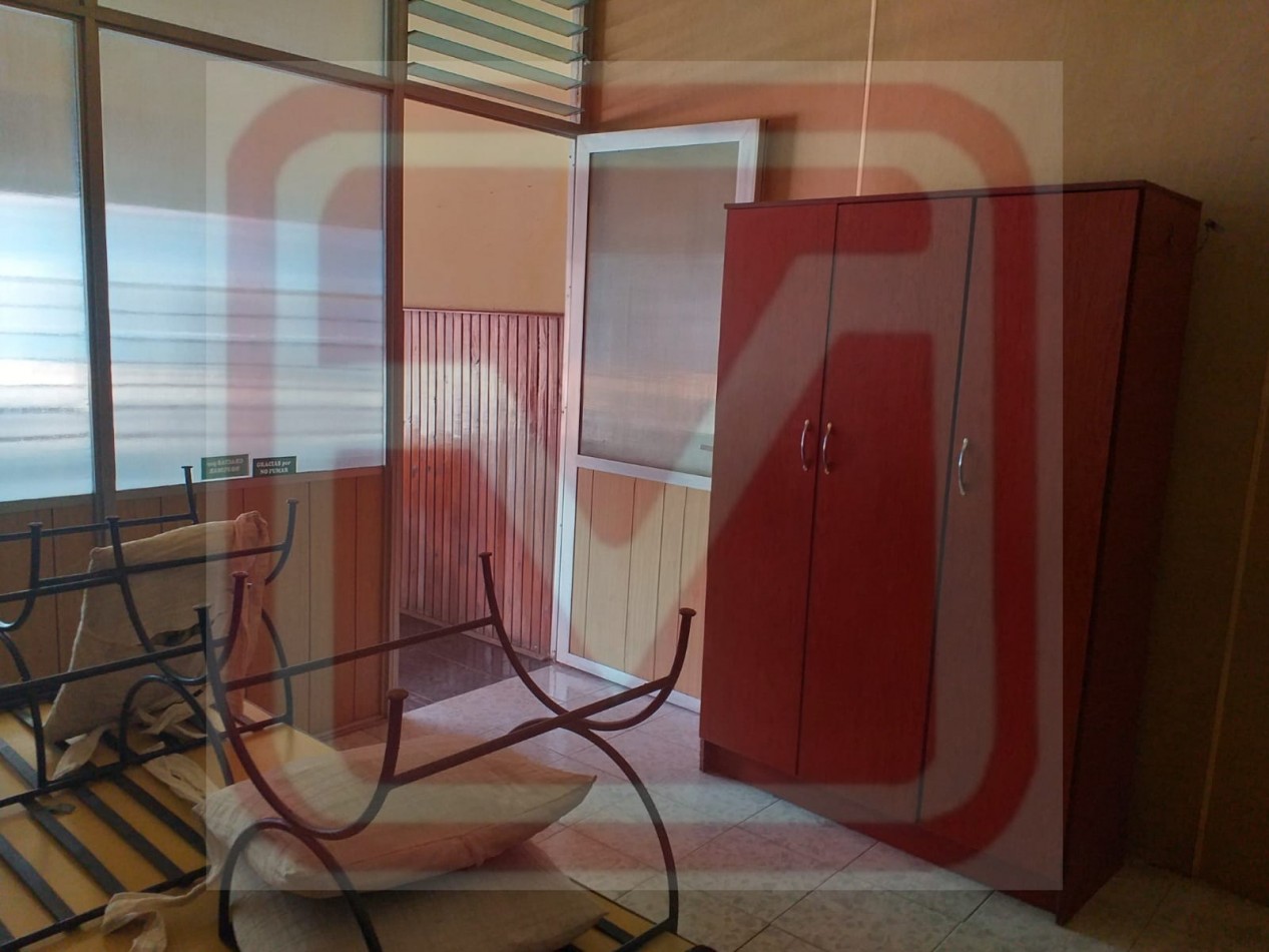 Local. Islas Malvinas 3132. Isidro Casanova. 