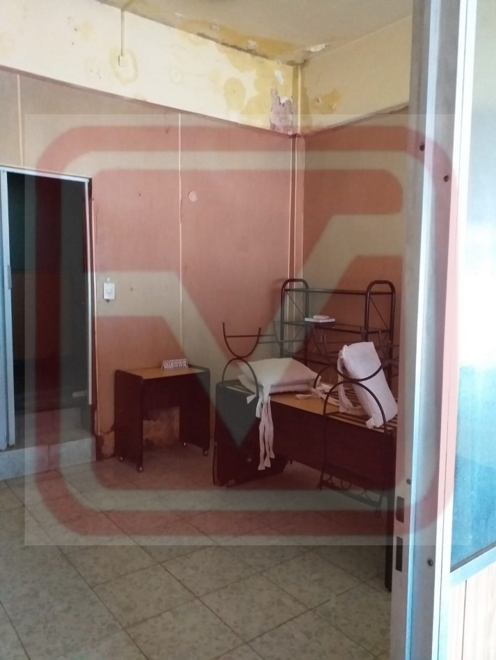 Local. Islas Malvinas 3132. Isidro Casanova. 