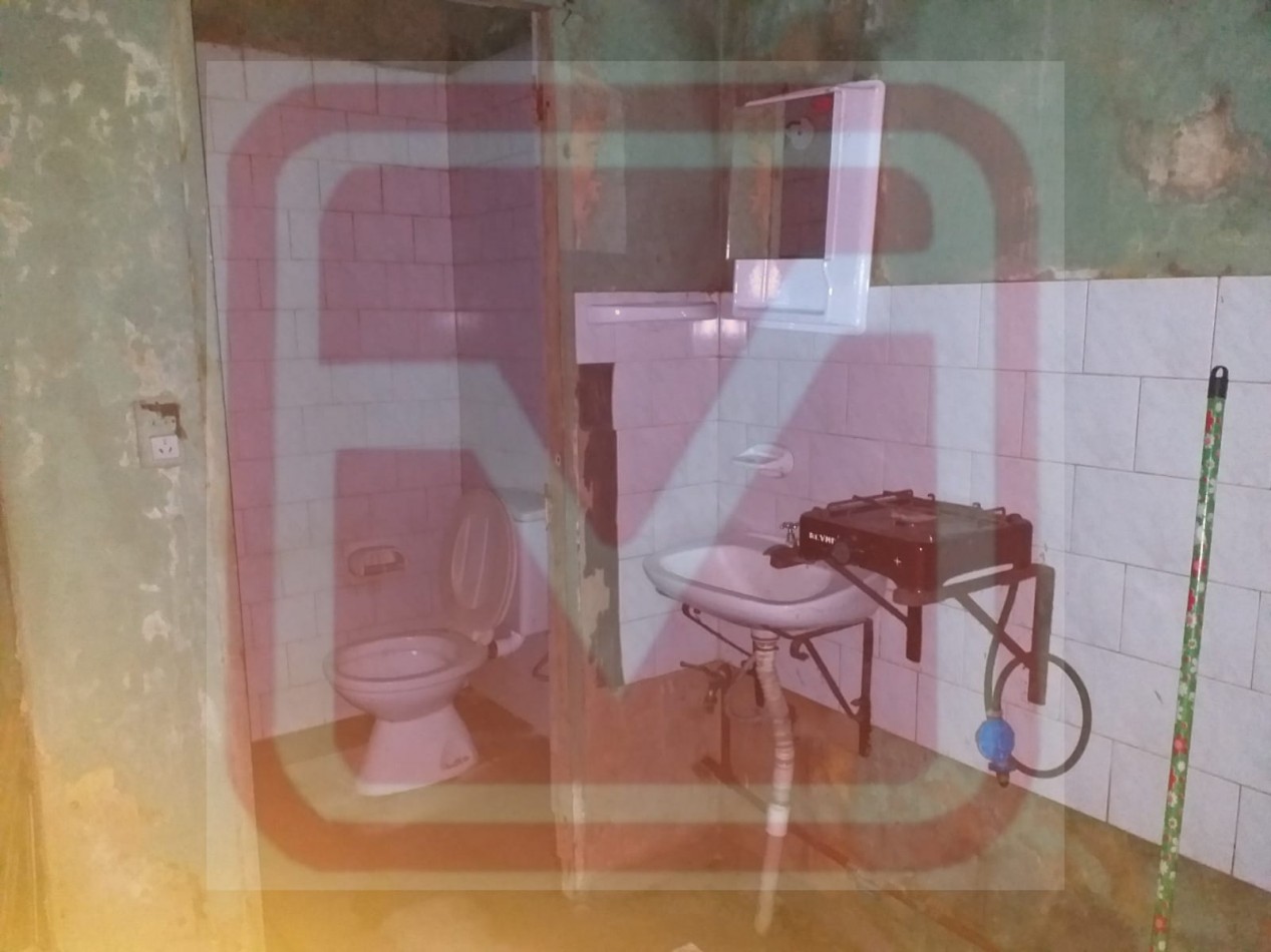 Local. Islas Malvinas 3132. Isidro Casanova. 