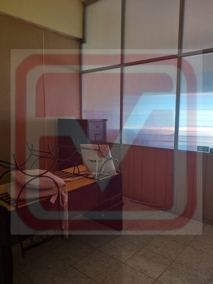 Local. Islas Malvinas 3132. Isidro Casanova. 