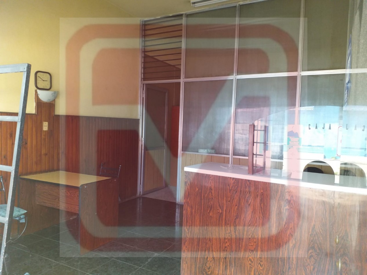 Local. Islas Malvinas 3132. Isidro Casanova. 