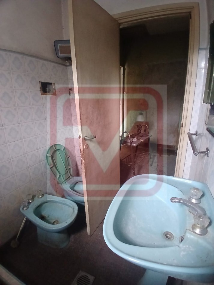 Vivienda y local. Av. Don Bosco 2553/ 55. Moron.