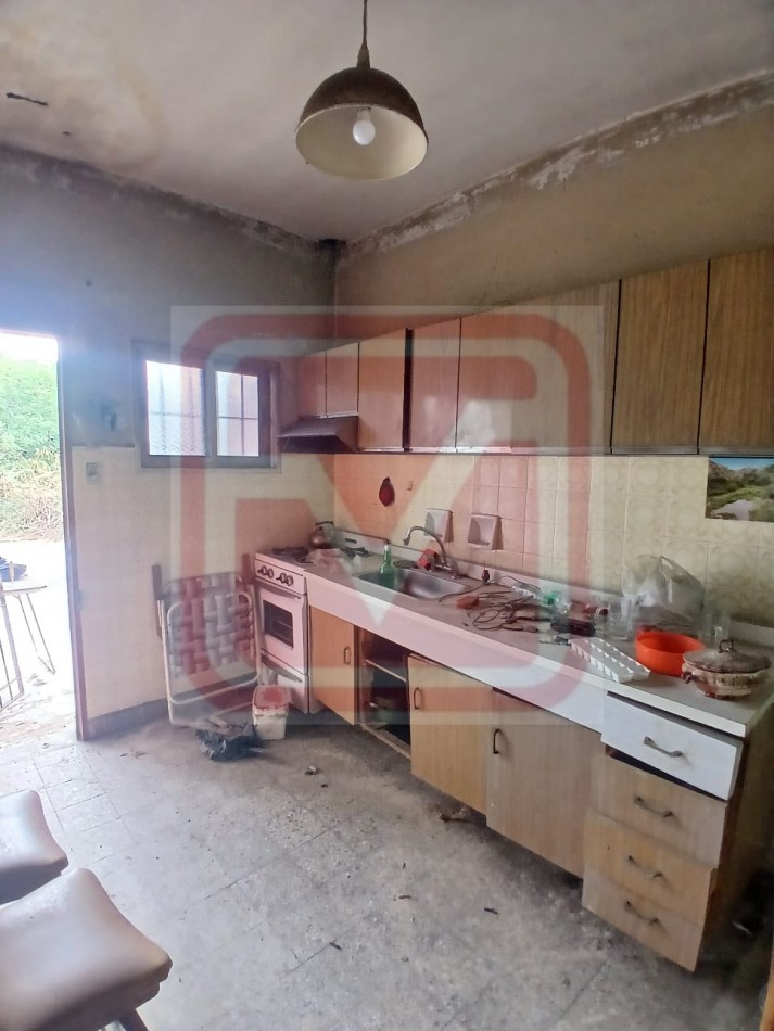 Vivienda y local. Av. Don Bosco 2553/ 55. Moron.