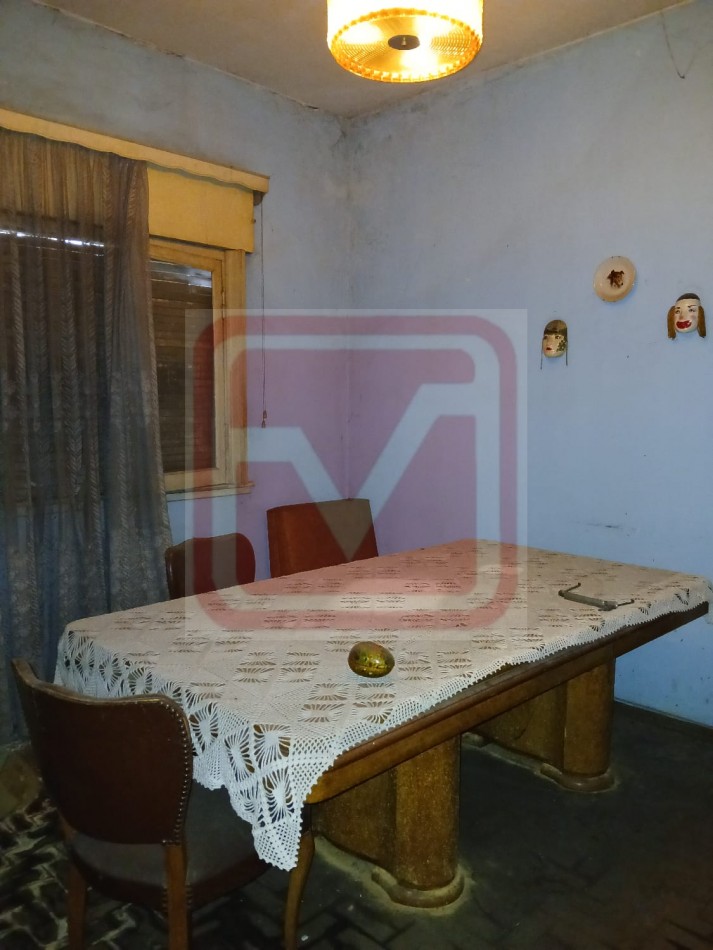 Vivienda y local. Av. Don Bosco 2553/ 55. Moron.