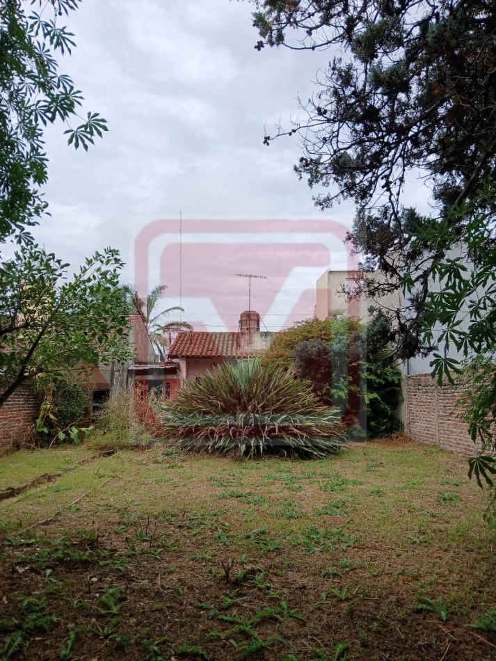 Vivienda y local. Av. Don Bosco 2553/ 55. Moron.