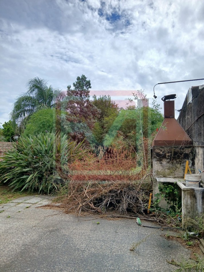 Vivienda y local. Av. Don Bosco 2553/ 55. Moron.