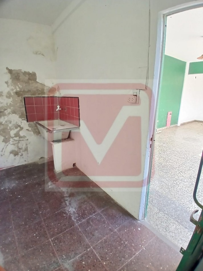 P.H. de tres ambientes. Republica de Portugal 2160. Isidro Casanova.