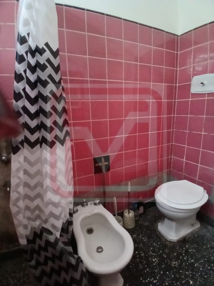 P.H. de tres ambientes. Republica de Portugal 2160. Isidro Casanova.