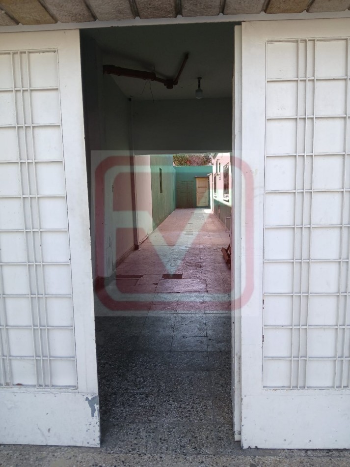 P.H. de tres ambientes. Republica de Portugal 2160. Isidro Casanova.