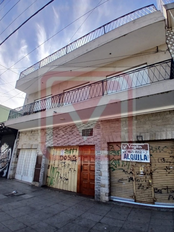 P.H. de tres ambientes. Republica de Portugal 2160. Isidro Casanova.