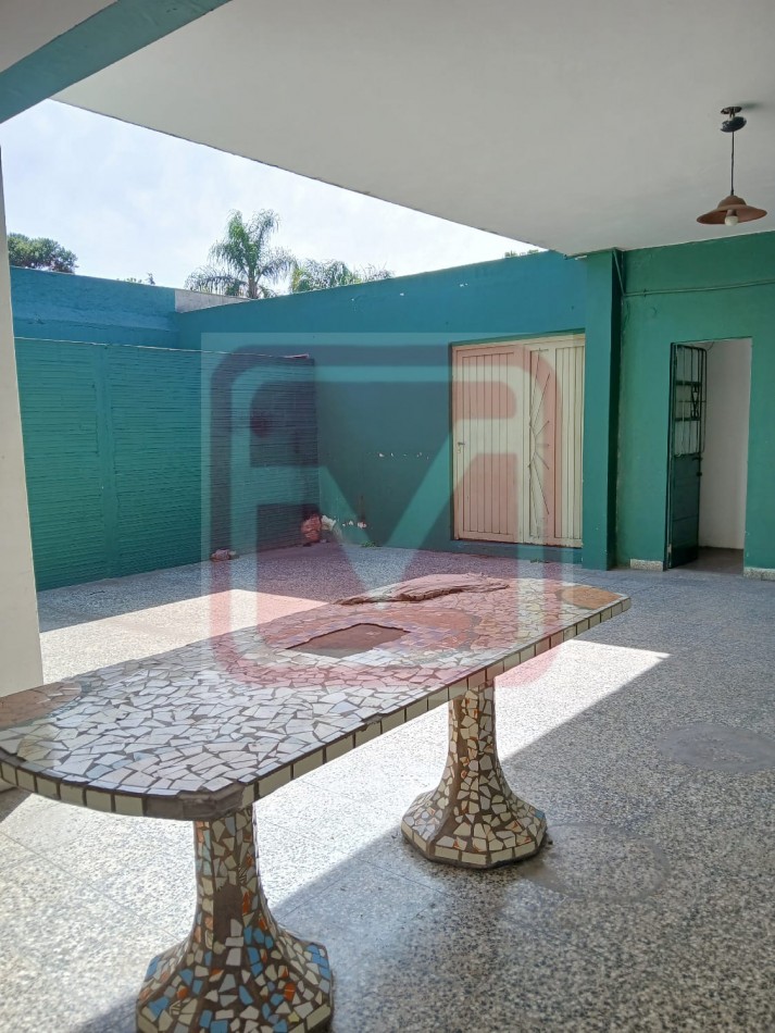 P.H. de tres ambientes. Republica de Portugal 2160. Isidro Casanova.