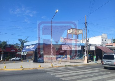 Locales. Av. Cristiania y Republica de Portugal. Isidro Casanova. 