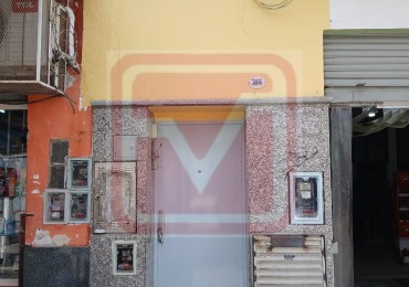 Departamento de tres ambientes al fondo. Malvinas 3166. Isidro Casanova.
