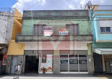 Departamento de tres ambientes en planta alta. Malvinas 3166. Isidro Casanova. 